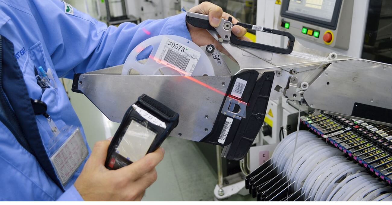 SMT実装機 リール照合システム | 信頼できる生産体制 | 岩崎通信機株式会社　福島事業所