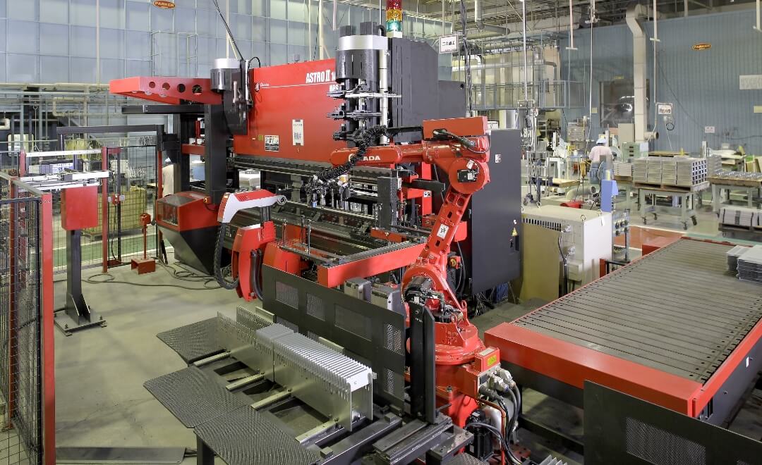 ロボットベンディングシステム ｜泉崎工場 | 岩崎通信機株式会社　福島事業所