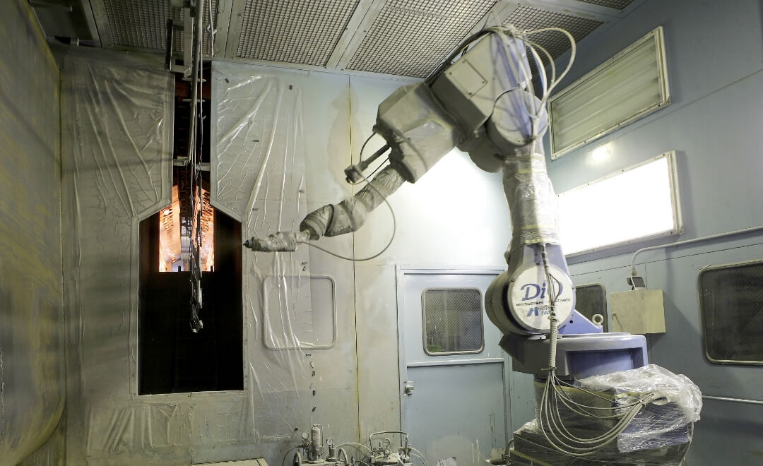 塗装ロボット ｜泉崎工場 | 岩崎通信機株式会社　福島事業所